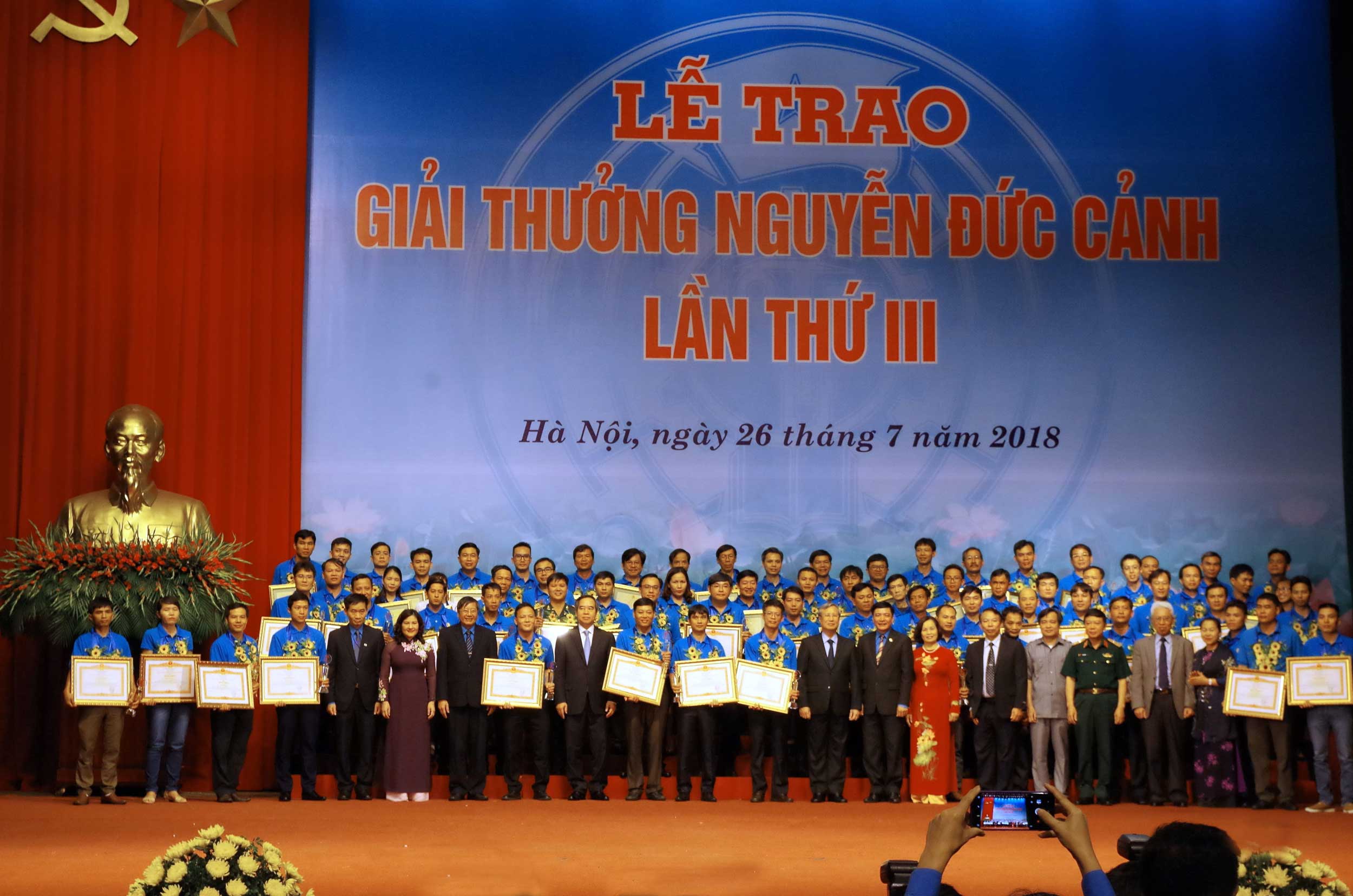 Đón nhận Giải thưởng Nguyễn Đức Cảnh lần thứ III năm 2018