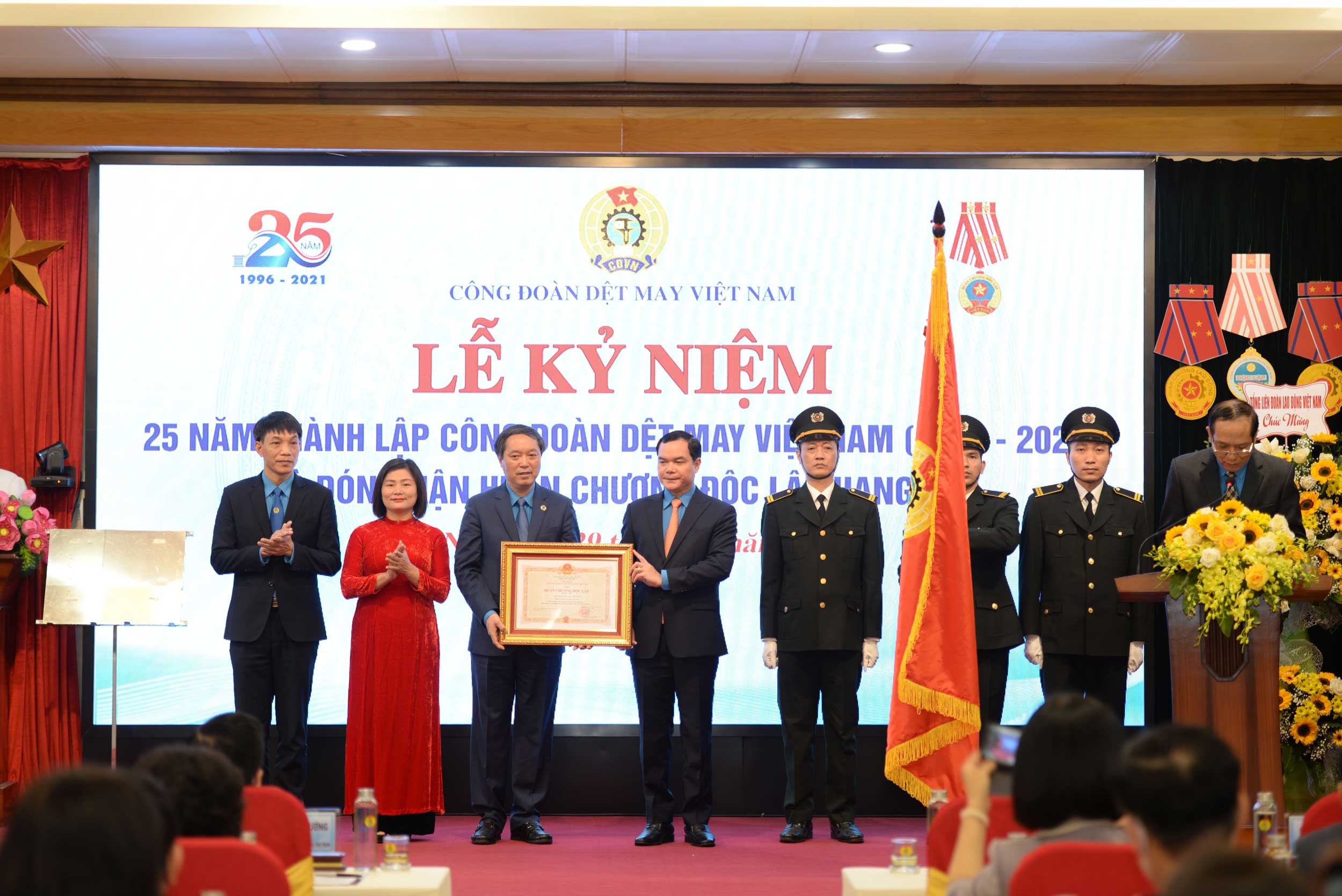 Huân chương Độc lập hạng Nhì (năm 2021)