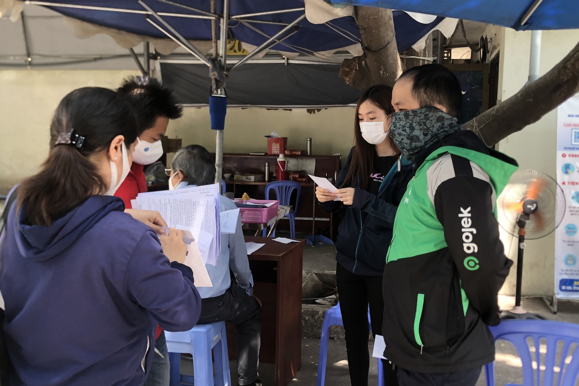 TP. HCM: Xếp hàng từ 5 giờ sáng để rút BHXH một lần