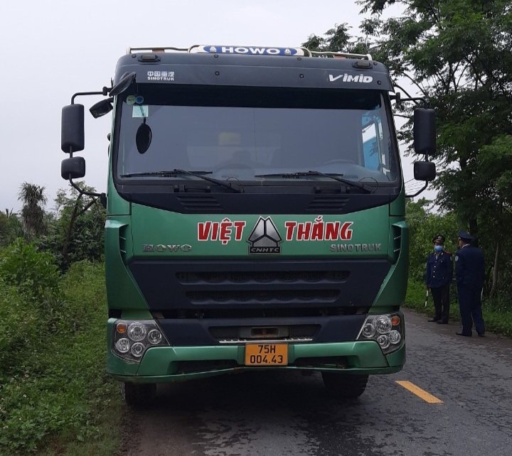Quảng Trị: Xe có dấu hiệu quá khổ, quá tải lộng hành, có ai Quảng Trị: Xe có dấu hiệu quá khổ, quá tải lộng hành, có ai