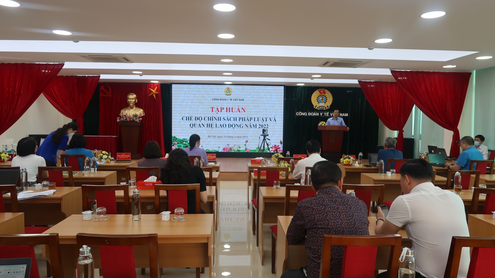 “Nâng cao kiến thức về an toàn vệ sinh trong phòng, chống Covid-19 tại nơi làm việc” “Nâng cao kiến thức về an toàn vệ sinh trong phòng, chống Covid-19 tại nơi làm việc”