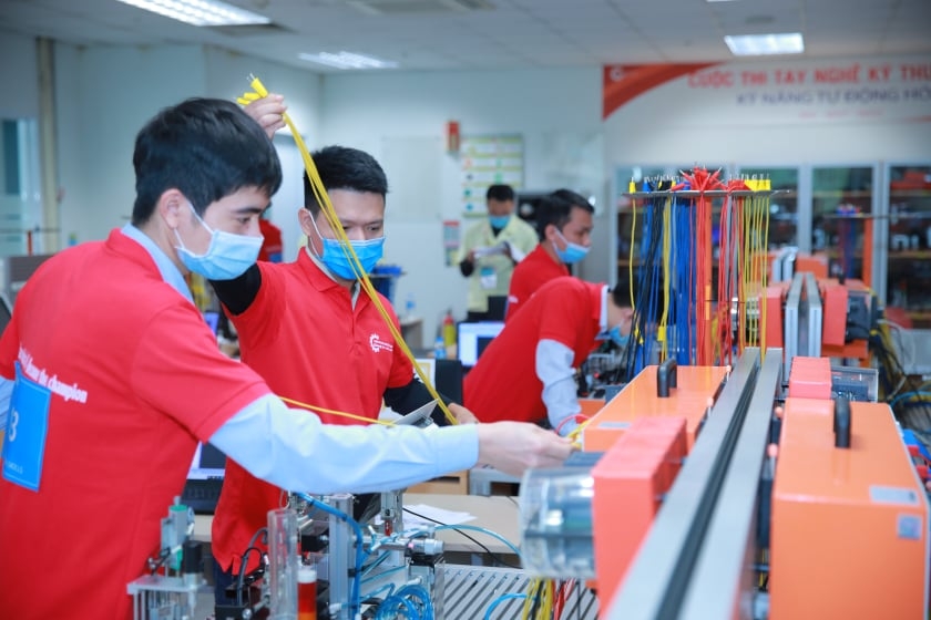Nâng cao chất lượng nguồn nhân lực nhìn từ câu chuyện đào tạo của doanh nghiệp Nâng cao chất lượng nguồn nhân lực nhìn từ câu chuyện đào tạo của doanh nghiệp