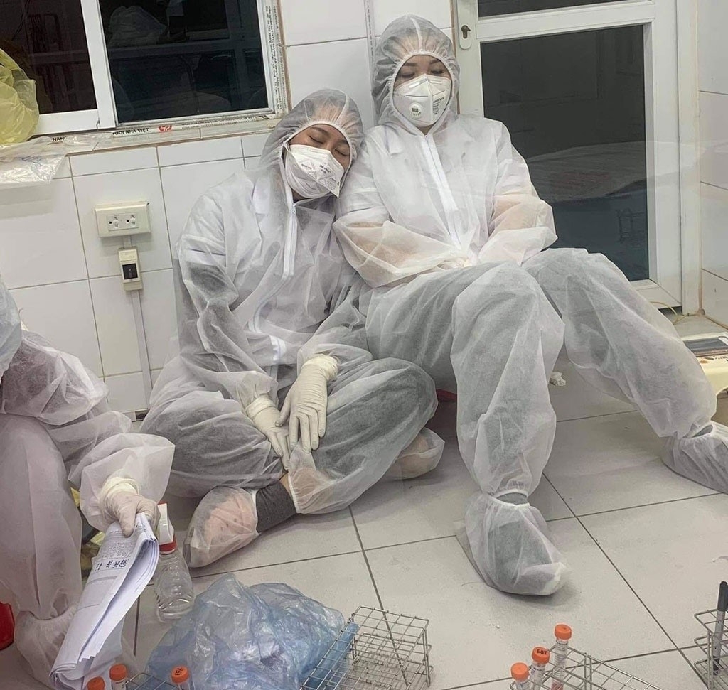 Điều kiện hưởng là 6 tháng sau khi mắc còn bị tổn thương, di chứng