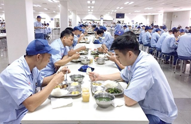 Bữa ăn ca của người lao động: Động lực phát triển sản xuất và nâng cao đời sống