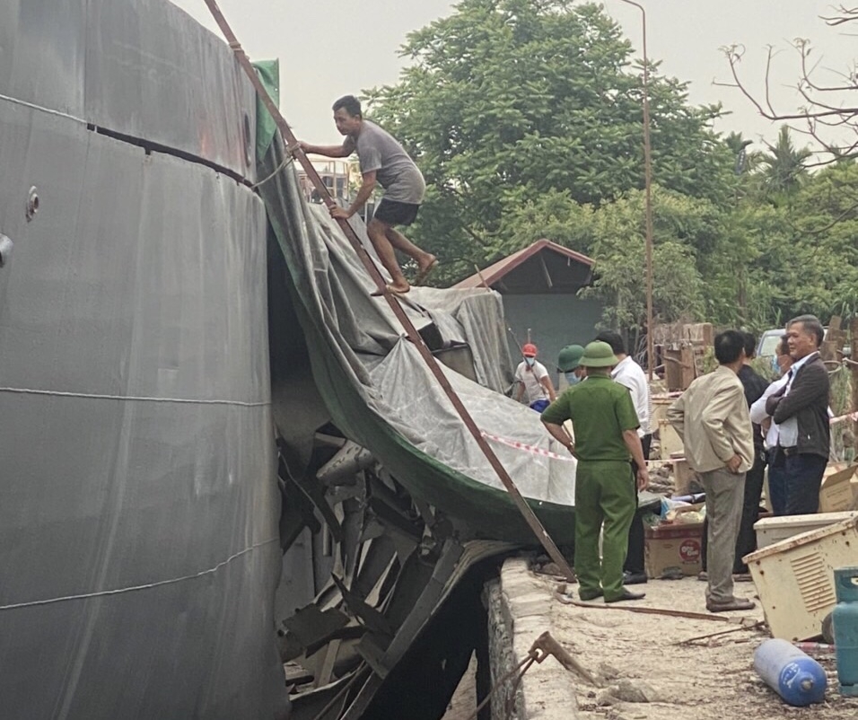 undefined Nổ lớn tại khoang tàu, hai công nhân tử vong