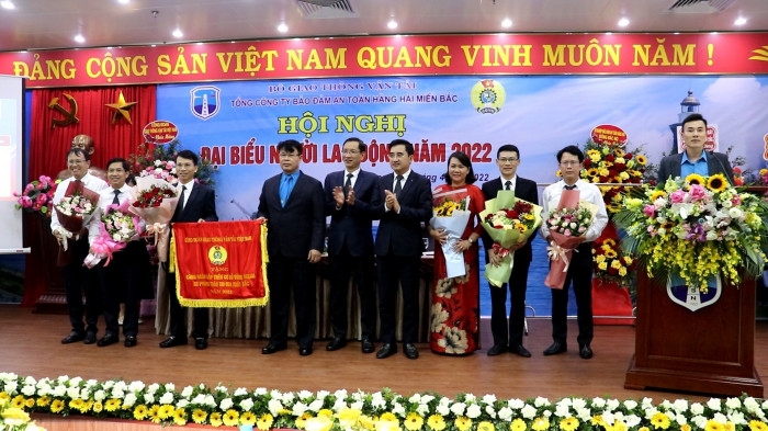 Thu nhập bình quân người lao động đạt 20 triệu đồng/tháng Thu nhập bình quân người lao động đạt 20 triệu đồng/tháng