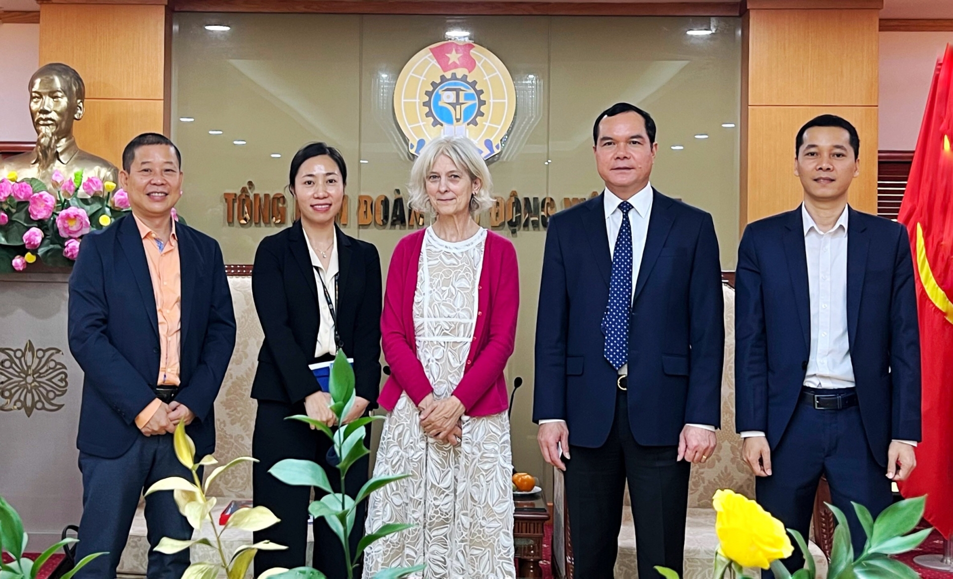 Chủ tịch Tổng LĐLĐ Việt Nam tiếp xã giao Giám đốc Văn phòng ILO tại Việt Nam Chủ tịch Tổng LĐLĐ Việt Nam tiếp xã giao Giám đốc Văn phòng ILO tại Việt Nam