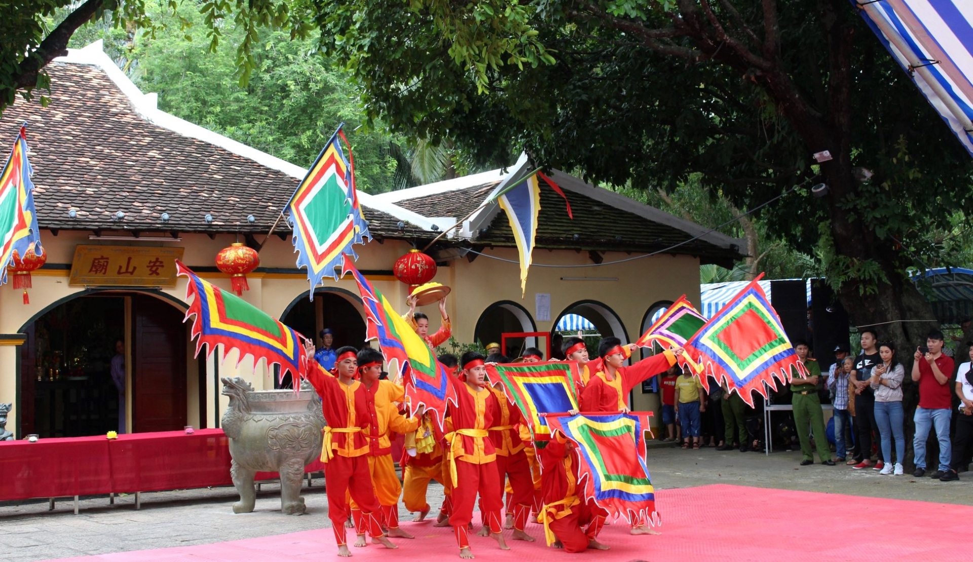 Lịch sử không phải là truyền thuyết