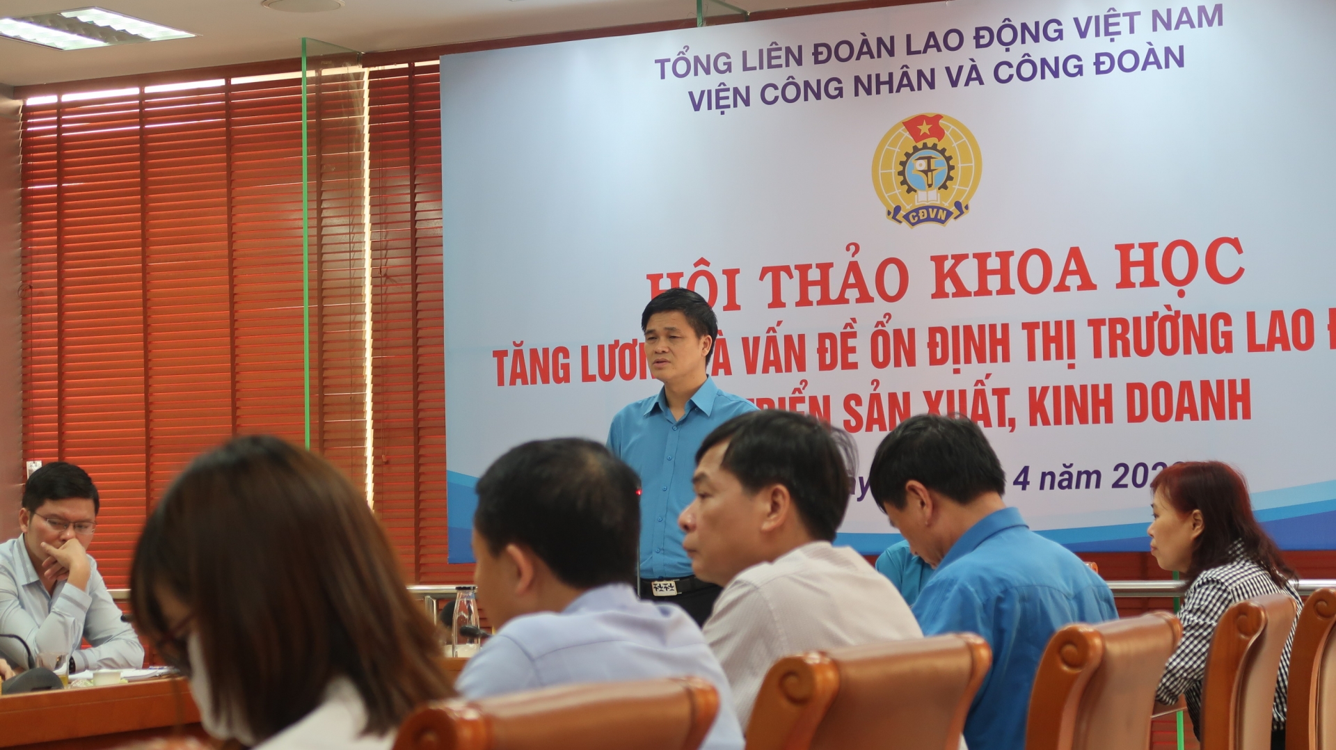 72% công nhân được hỏi cho biết không muốn cho con làm công nhân 72% công nhân được hỏi cho biết không muốn cho con làm công nhân