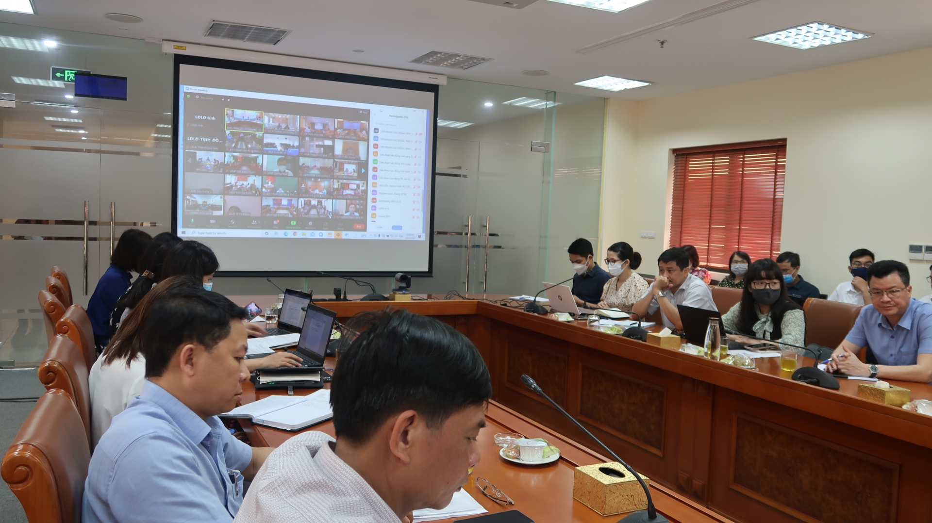 72% công nhân được hỏi cho biết không muốn cho con làm công nhân 72% công nhân được hỏi cho biết không muốn cho con làm công nhân