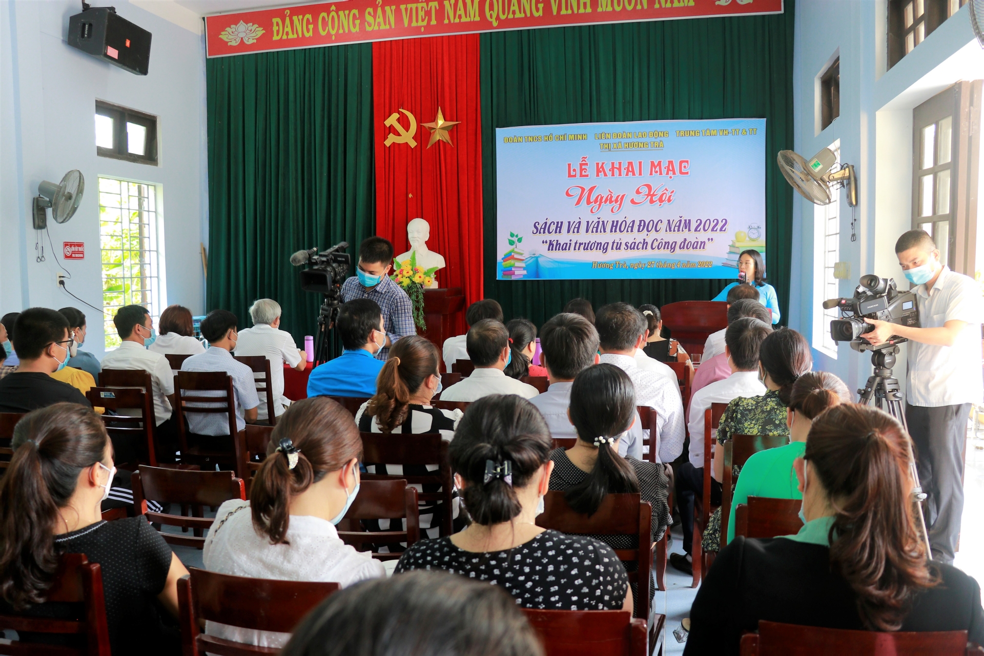 LĐLĐ Hương Trà: Khai trương Tủ sách Công đoàn LĐLĐ Hương Trà: Khai trương Tủ sách Công đoàn