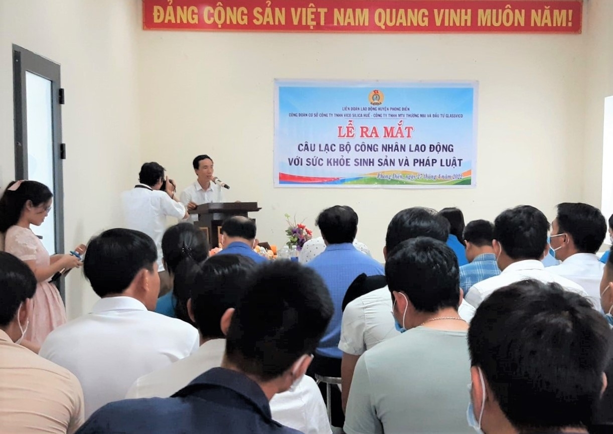 Ra mắt Câu lạc bộ Công nhân với sức khỏe sinh sản và pháp luật lao động Ra mắt Câu lạc bộ Công nhân với sức khỏe sinh sản và pháp luật lao động