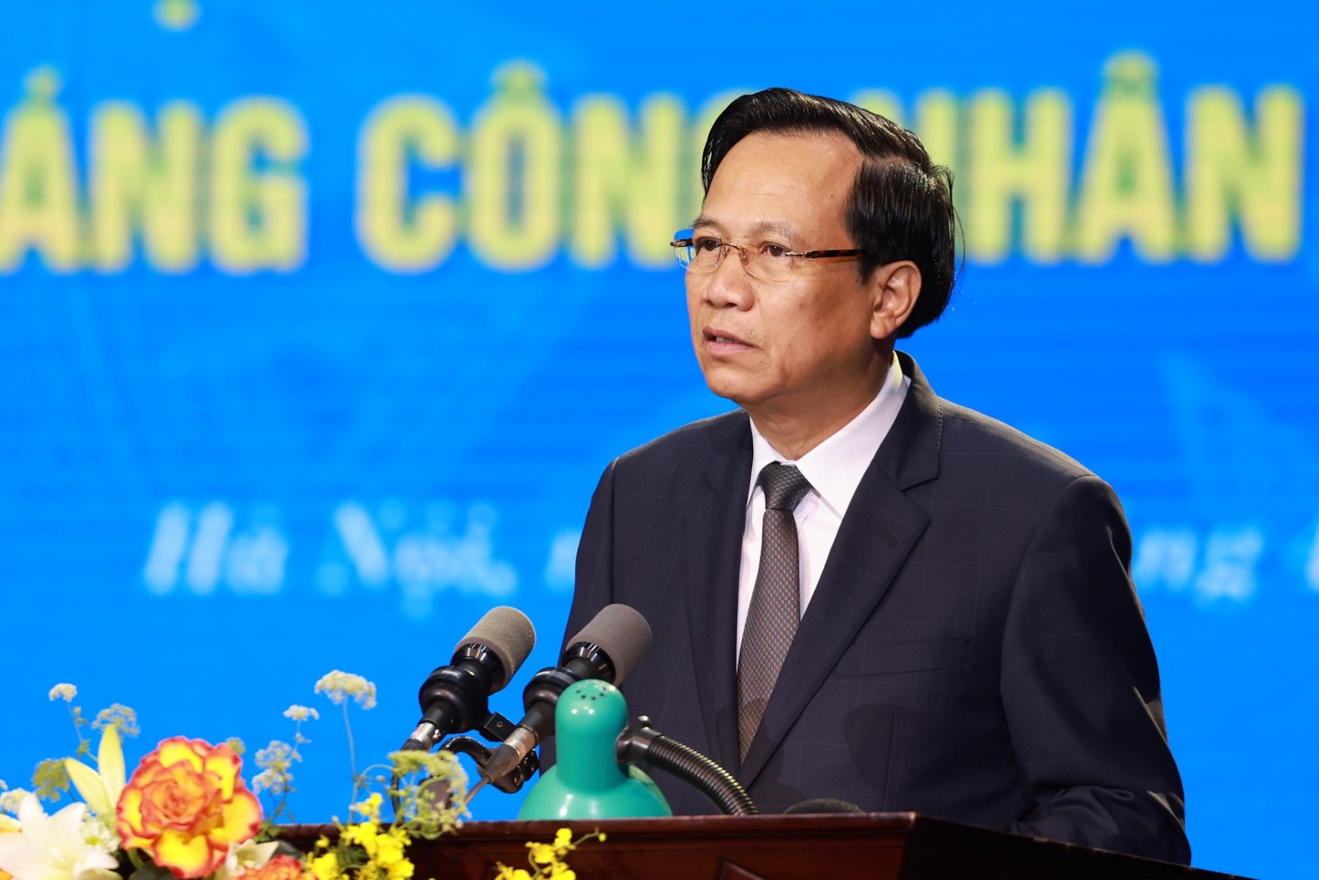Phát triển kinh tế nhưng phải đảm bảo mọi người được làm việc trong điều kiện ATVSLĐ