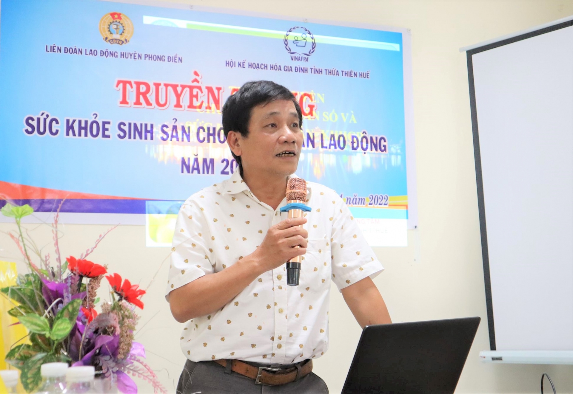 Ra mắt Câu lạc bộ Công nhân với sức khỏe sinh sản và pháp luật lao động Ra mắt Câu lạc bộ Công nhân với sức khỏe sinh sản và pháp luật lao động