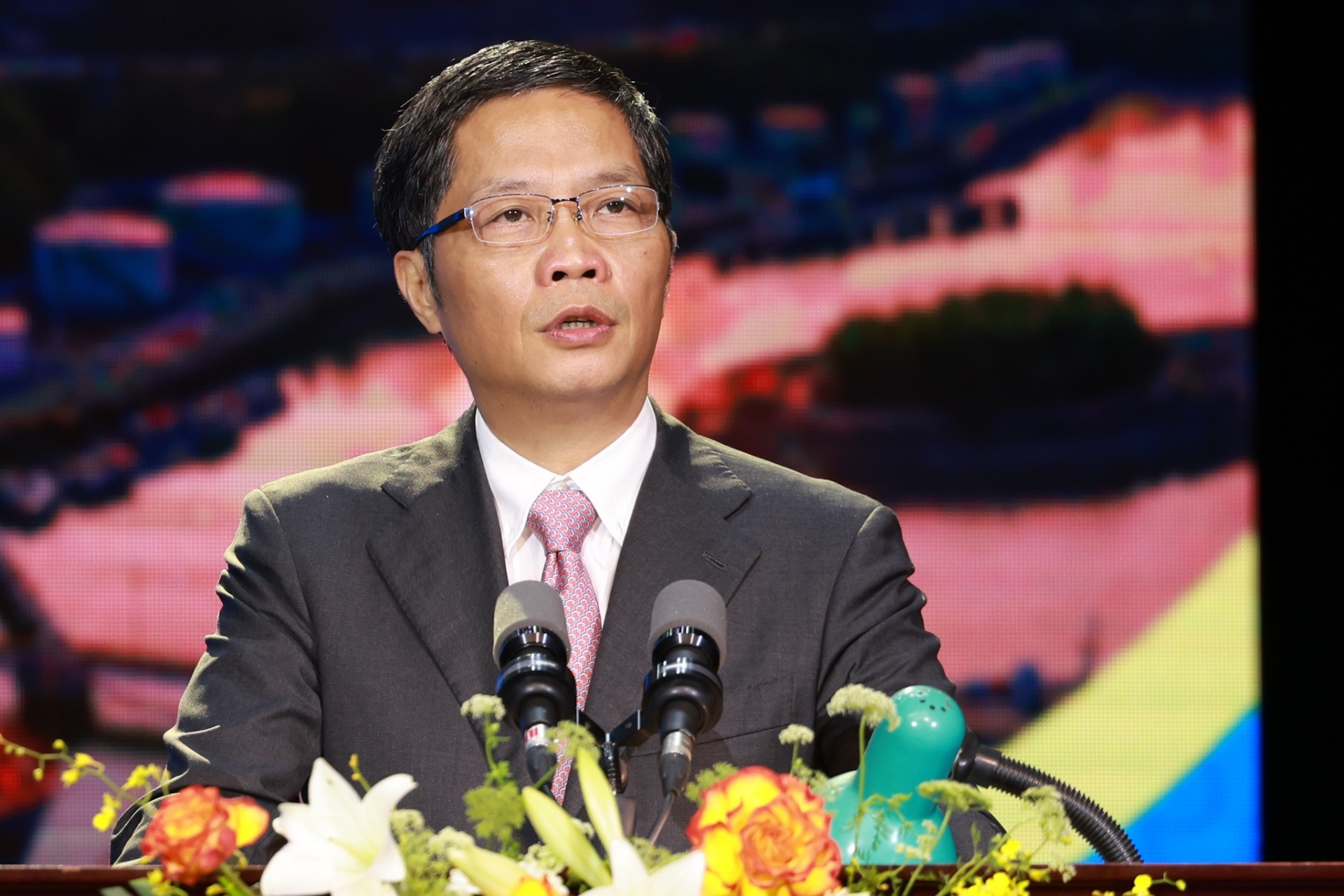 Phát triển kinh tế nhưng phải đảm bảo mọi người được làm việc trong điều kiện ATVSLĐ
