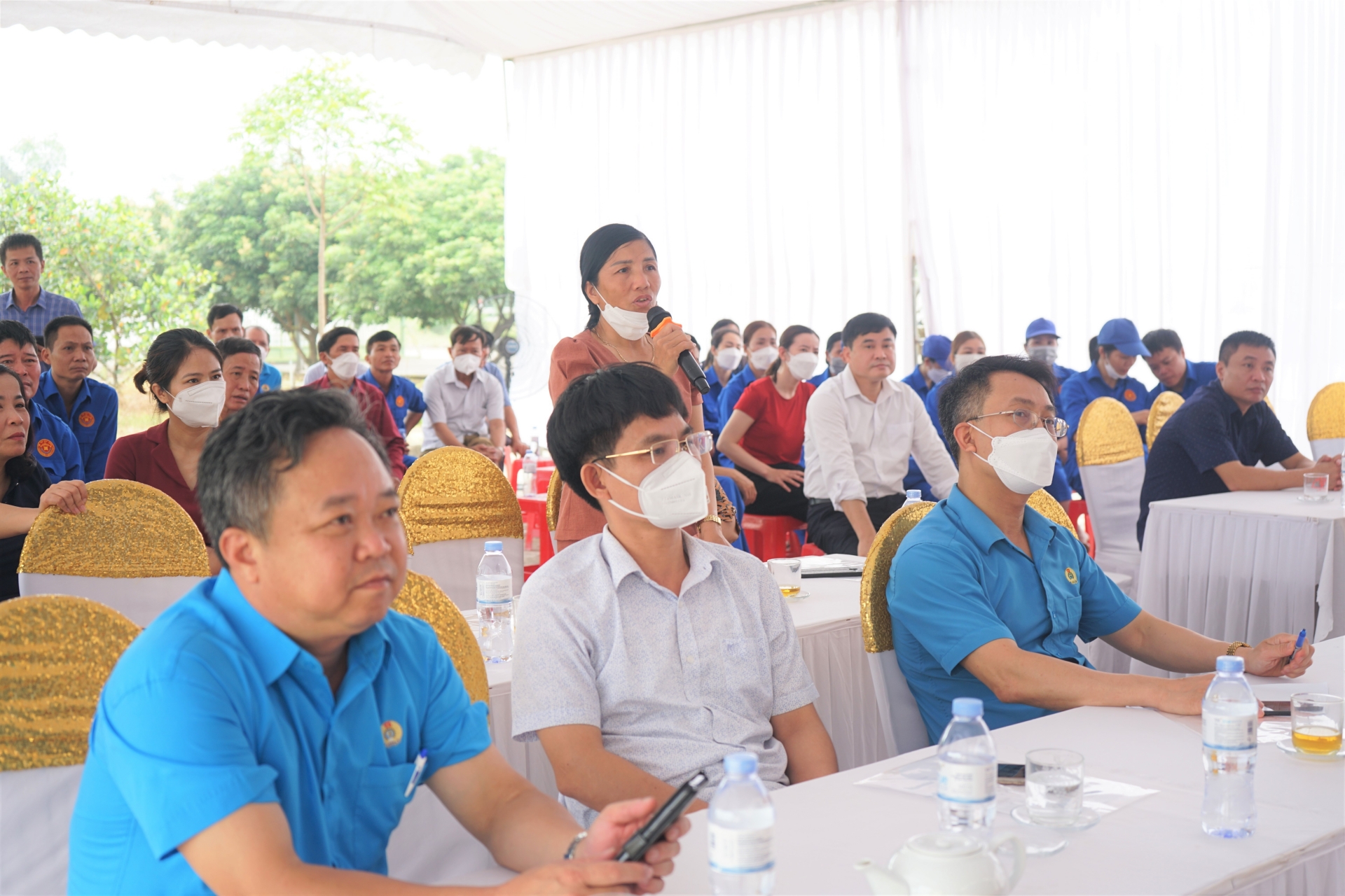 Công đoàn Viên chức Nghệ An phát động tháng Công nhân Người lao động hài lòng khi được tư vấn chế độ BHXH và chăm sóc sức khỏe hậu Covid-19