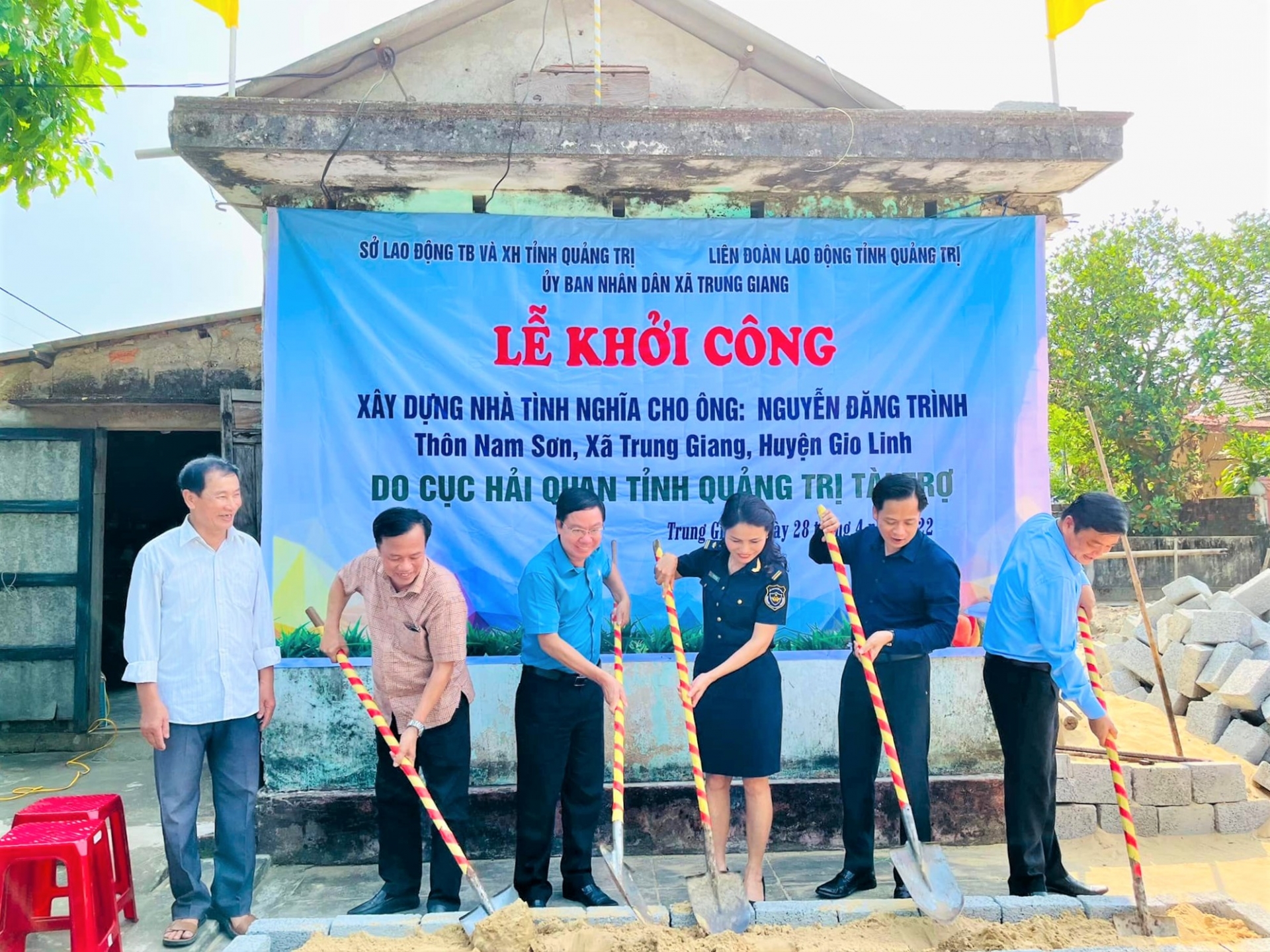 LĐLĐ tỉnh Quảng Trị: Khởi công nhà tình nghĩa, mang ước mơ đến với gia đình chính sách LĐLĐ tỉnh Quảng Trị: Khởi công nhà tình nghĩa, mang ước mơ đến với gia đình chính sách