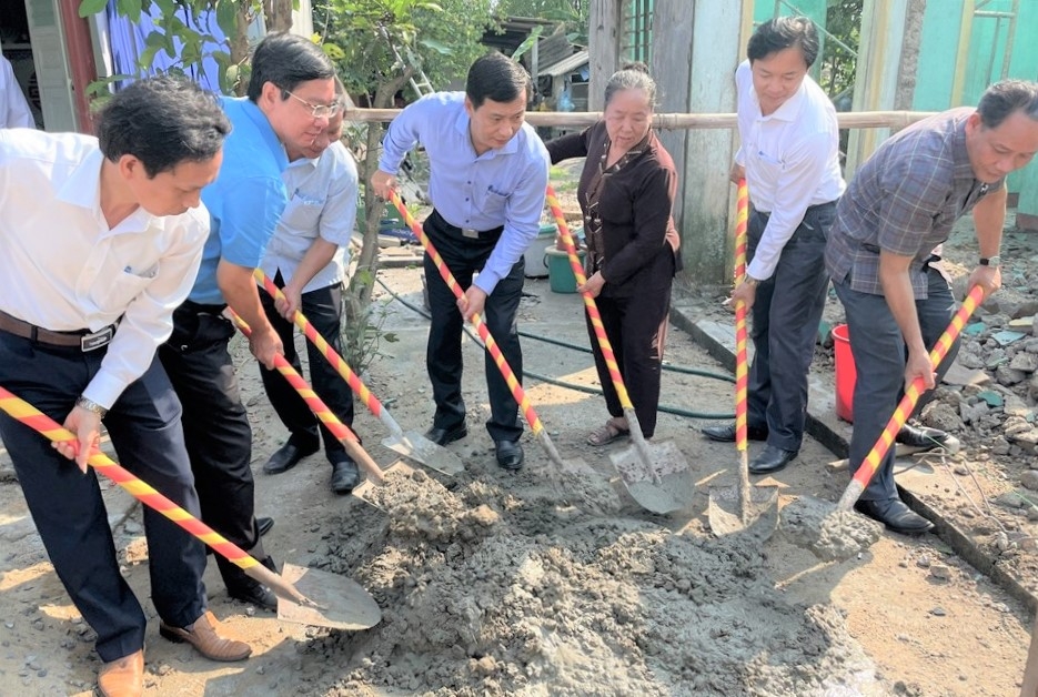 LĐLĐ tỉnh Quảng Trị: Khởi công nhà tình nghĩa, mang ước mơ đến với gia đình chính sách LĐLĐ tỉnh Quảng Trị: Khởi công nhà tình nghĩa, mang ước mơ đến với gia đình chính sách