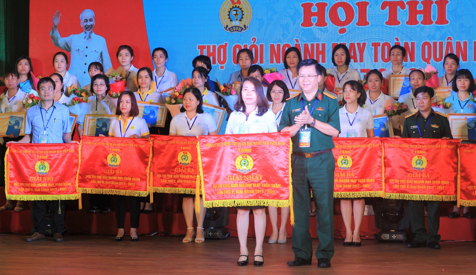 Hội thi Thợ giỏi ngành May toàn quân: Đội ngũ thợ giỏi ngày càng được trẻ hóa Hội thi Thợ giỏi ngành May toàn quân: Đội ngũ thợ giỏi ngày càng được trẻ hóa