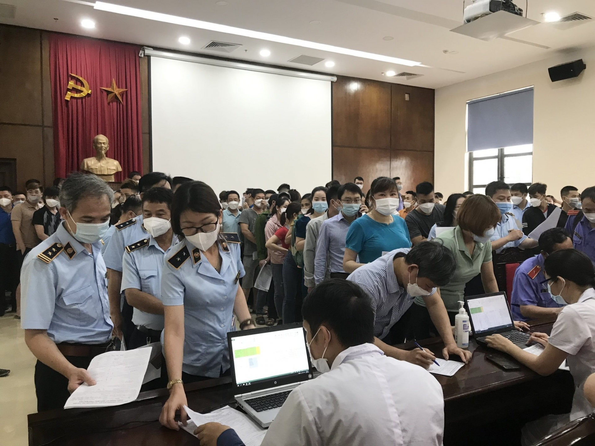 LĐLĐ Thái Bình tổ chức hiến máu tình nguyện trong cán bộ, đoàn viên, CNVCLĐ LĐLĐ Thái Bình tổ chức hiến máu tình nguyện trong cán bộ, đoàn viên, CNVCLĐ