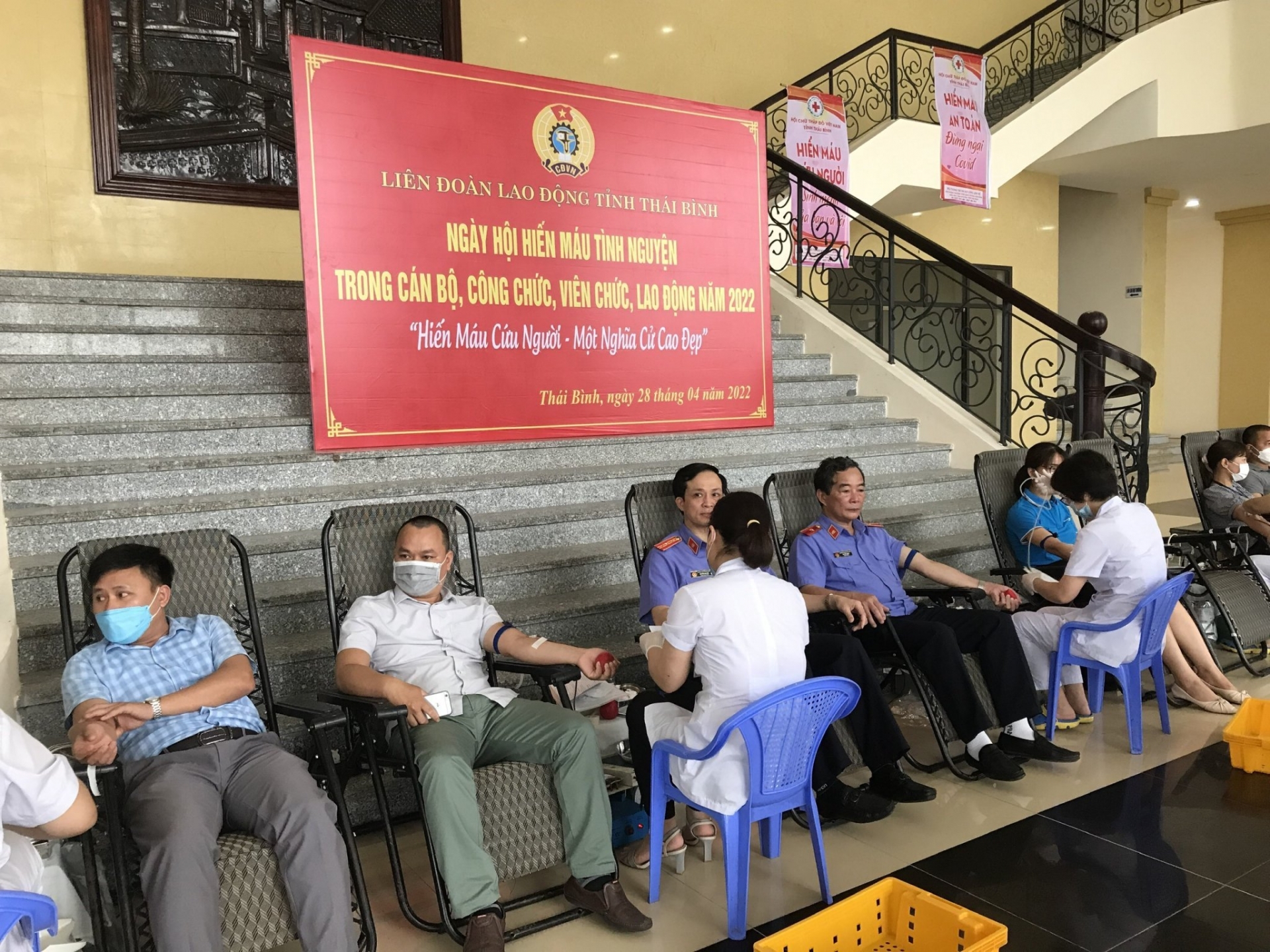 LĐLĐ Thái Bình tổ chức hiến máu tình nguyện trong cán bộ, đoàn viên, CNVCLĐ LĐLĐ Thái Bình tổ chức hiến máu tình nguyện trong cán bộ, đoàn viên, CNVCLĐ