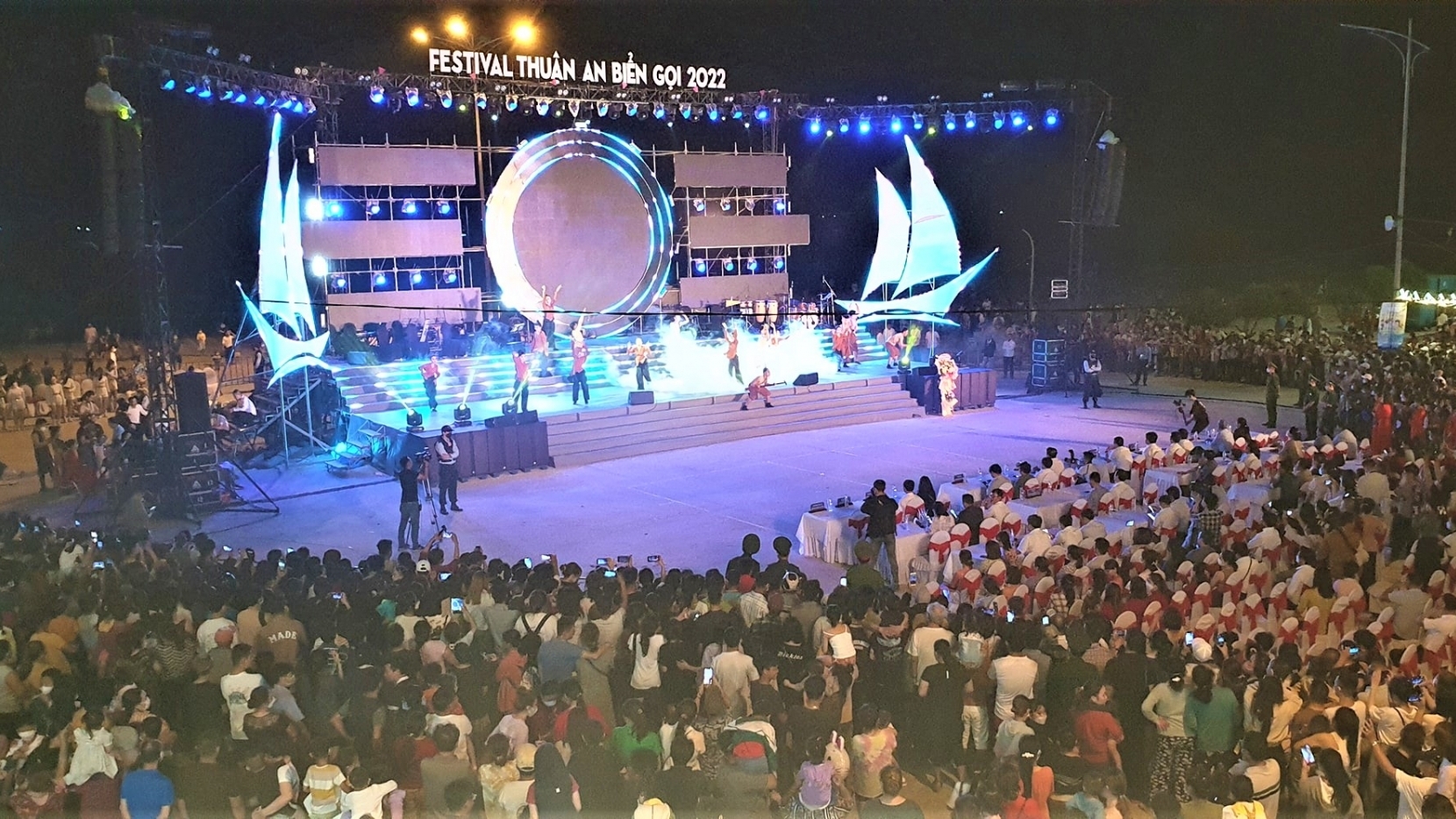 Festival “Thuận An biển gọi 2022" gây ấn tượng với người dân và du khách
