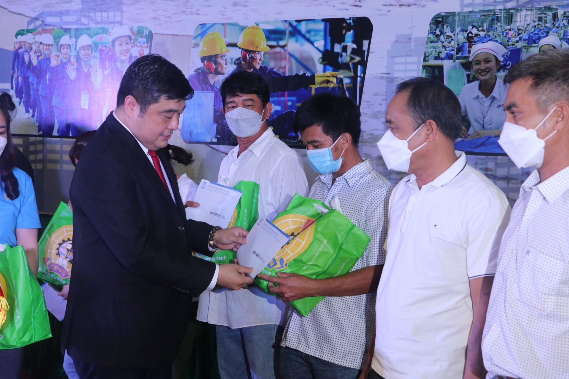 LĐLĐ tỉnh Khánh Hòa:Triển khai những hành động cụ thể để phòng ngừa tai nạn lao động LĐLĐ tỉnh Khánh Hòa:Triển khai những hành động cụ thể để phòng ngừa tai nạn lao động