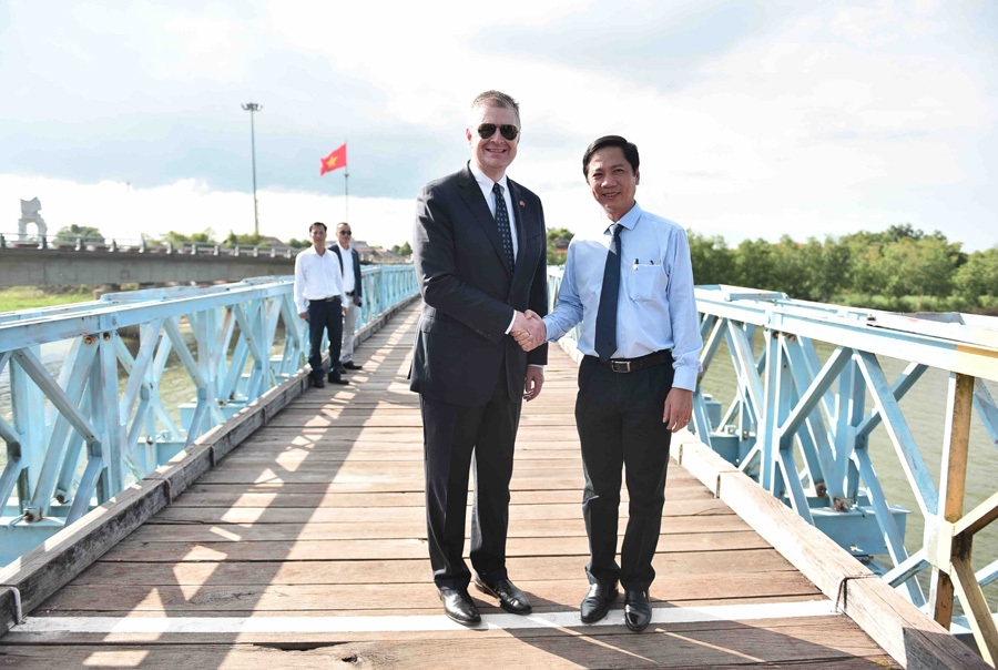 Tháng Tư hòa hợp