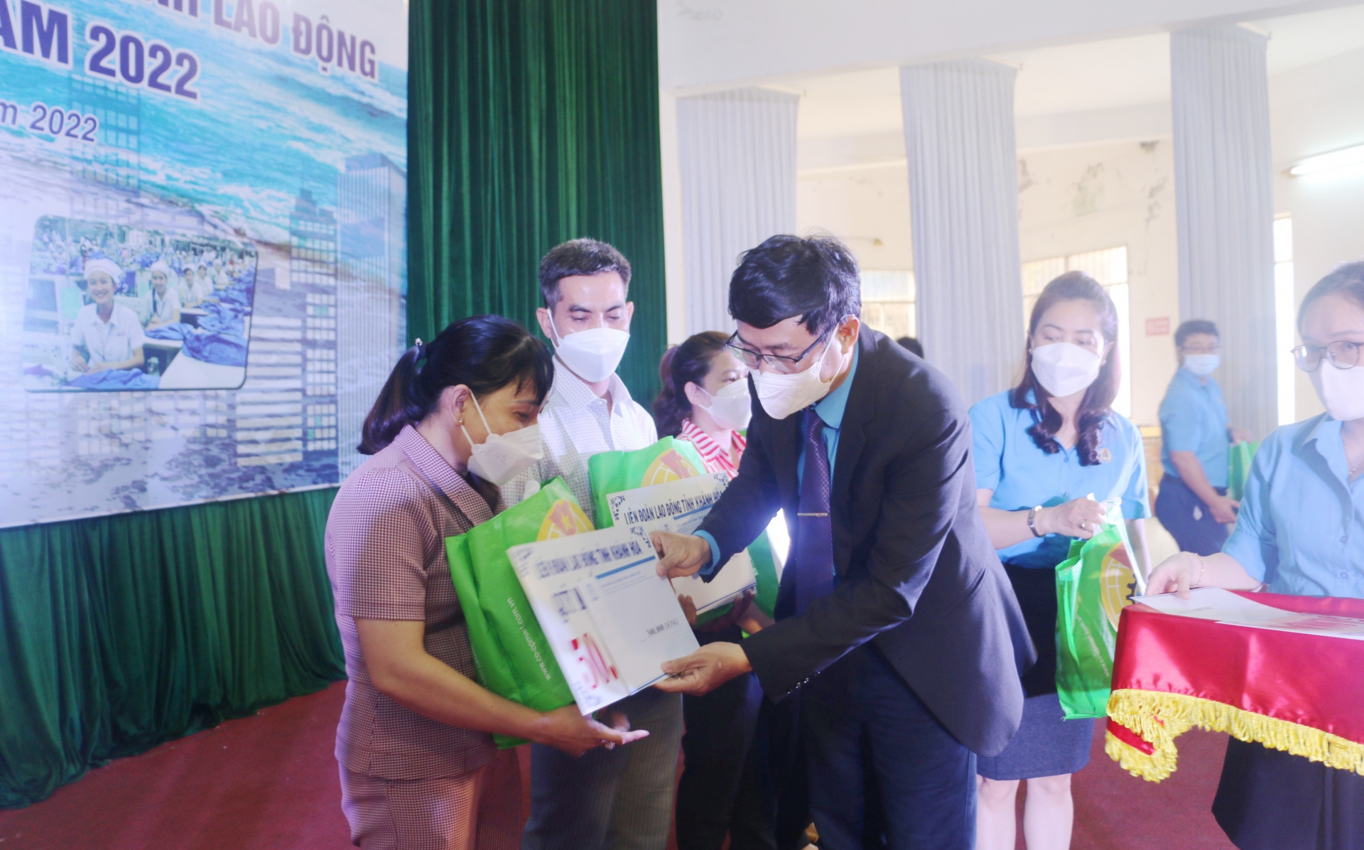 LĐLĐ tỉnh Khánh Hòa:Triển khai những hành động cụ thể để phòng ngừa tai nạn lao động LĐLĐ tỉnh Khánh Hòa:Triển khai những hành động cụ thể để phòng ngừa tai nạn lao động