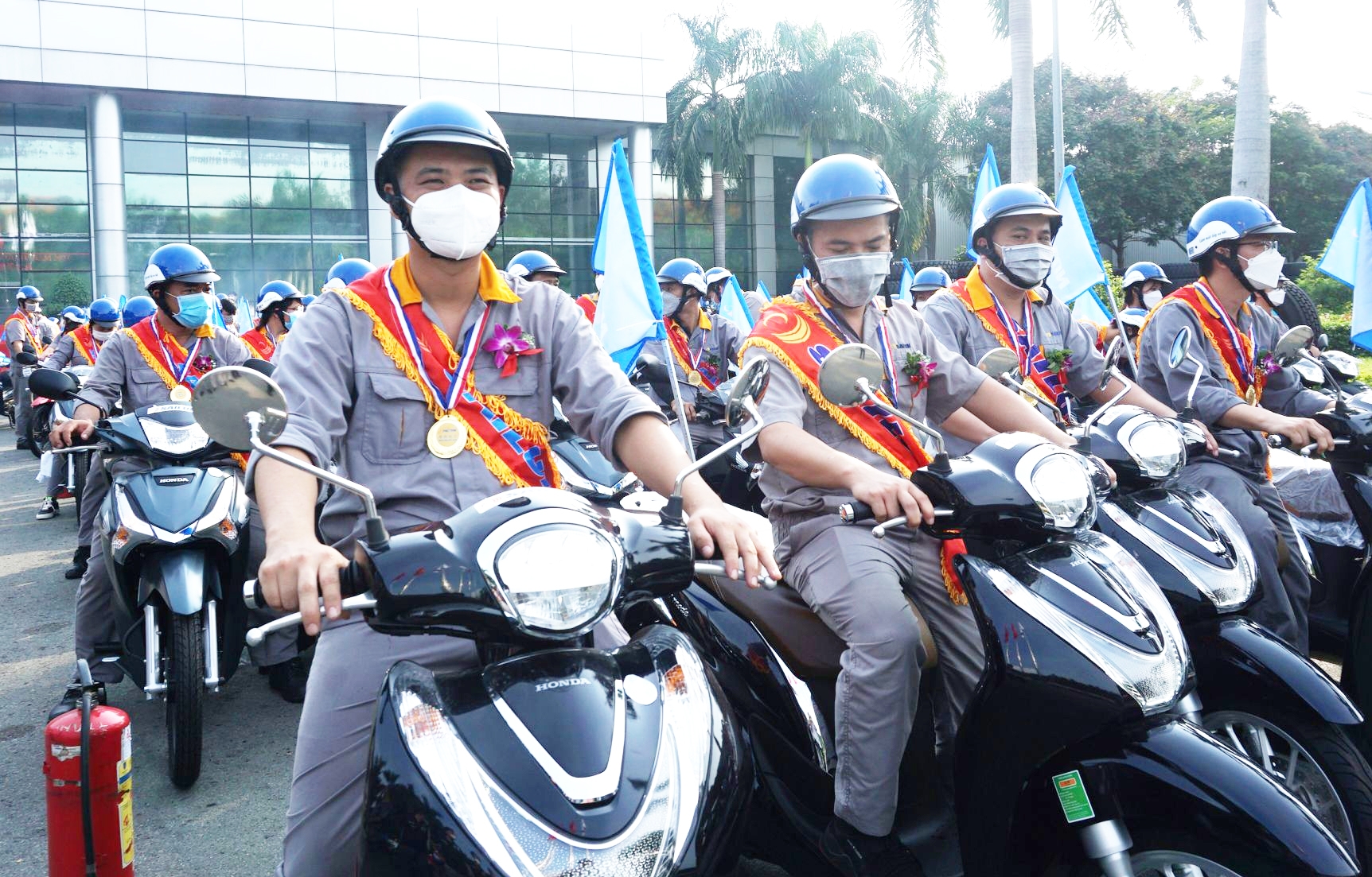Công ty thưởng 200 xe máy cho 200 công nhân lao động ưu tú