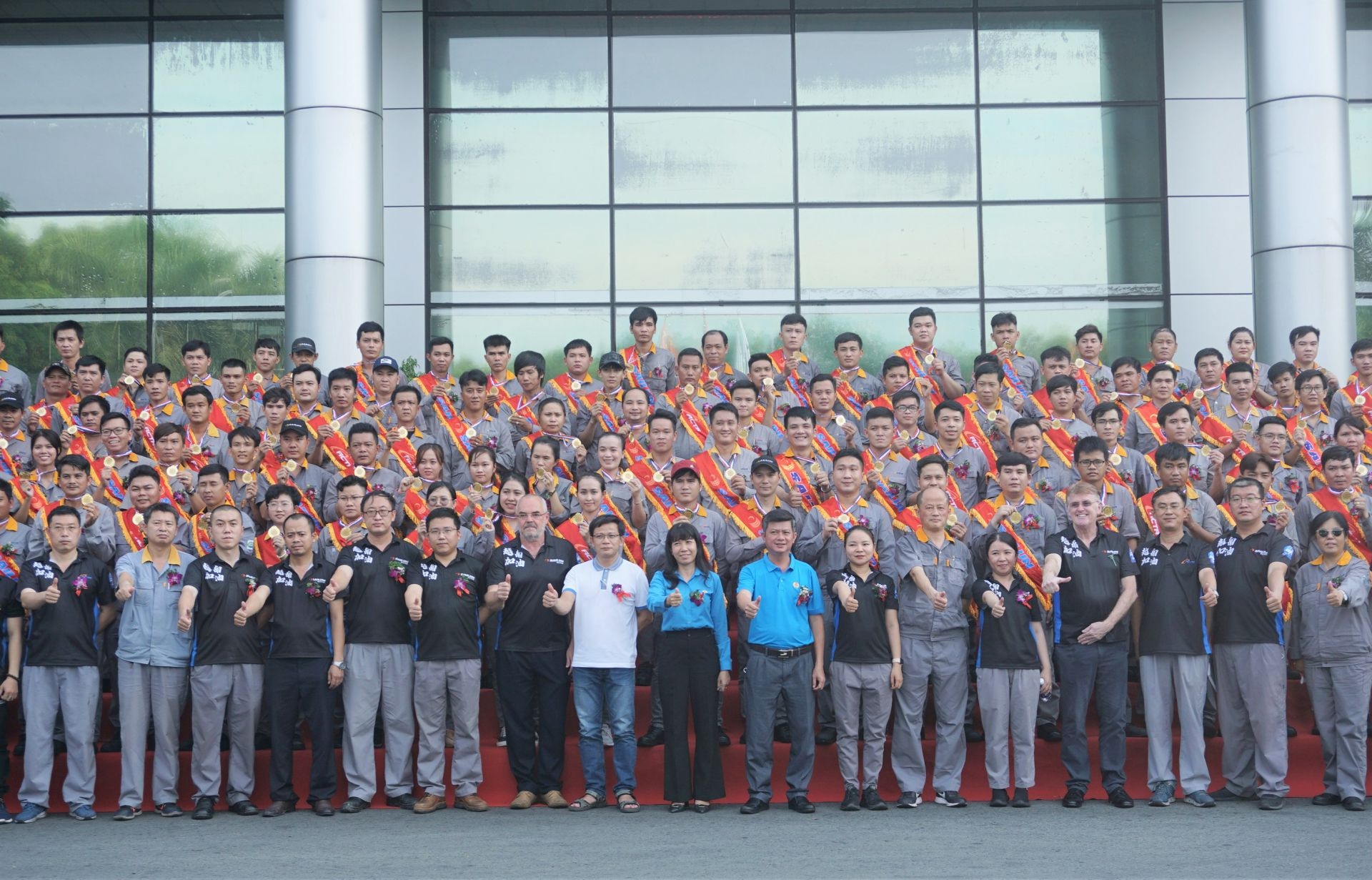 Công ty thưởng 200 xe máy cho 200 công nhân lao động ưu tú