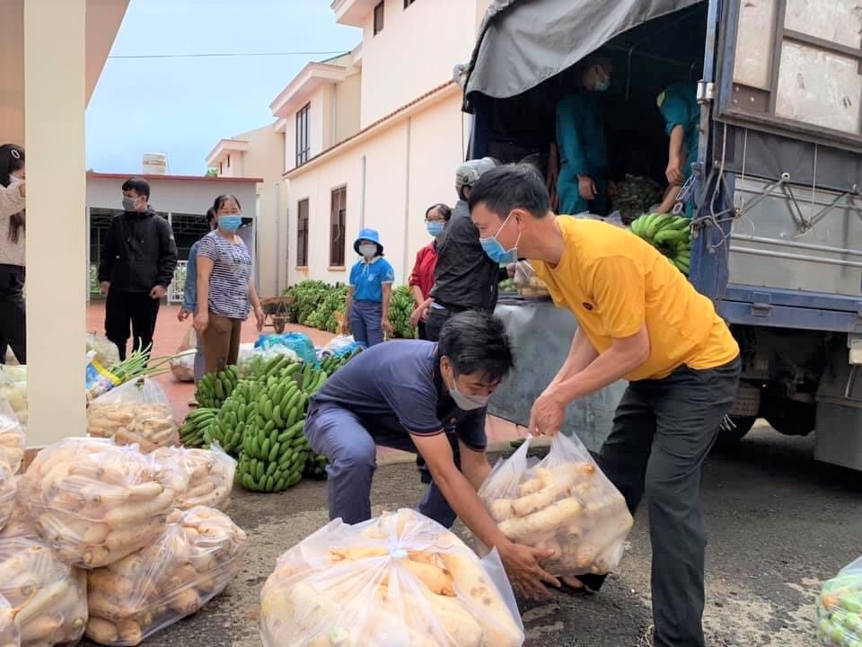 Phấn đấu giỏi chuyên môn để làm tốt nhiệm vụ công đoàn Phấn đấu giỏi chuyên môn để làm tốt nhiệm vụ Công đoàn