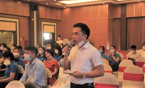 Nghệ An: Lãnh đạo thị xã Hoàng Mai đối thoại với người lao động