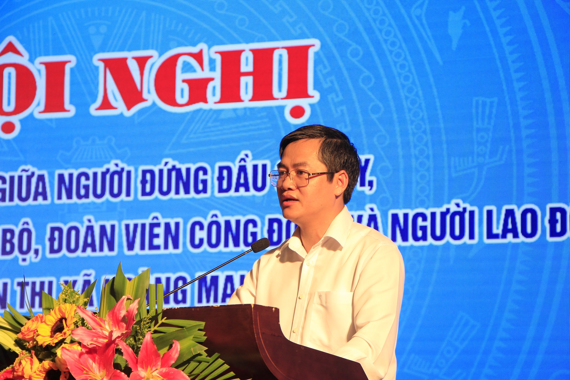 Nghệ An: Lãnh đạo thị xã Hoàng Mai đối thoại với người lao động