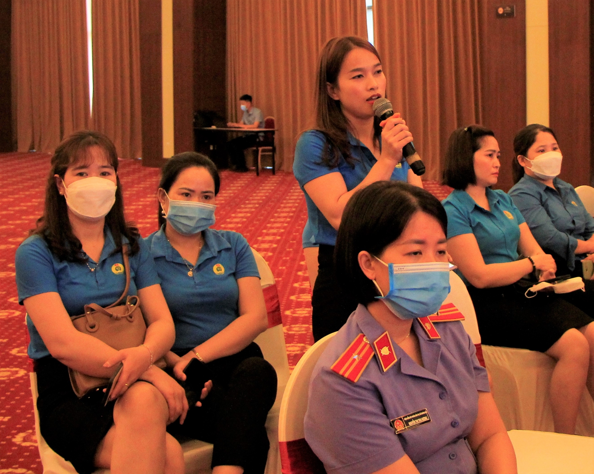 Nghệ An: Lãnh đạo thị xã Hoàng Mai đối thoại với người lao động