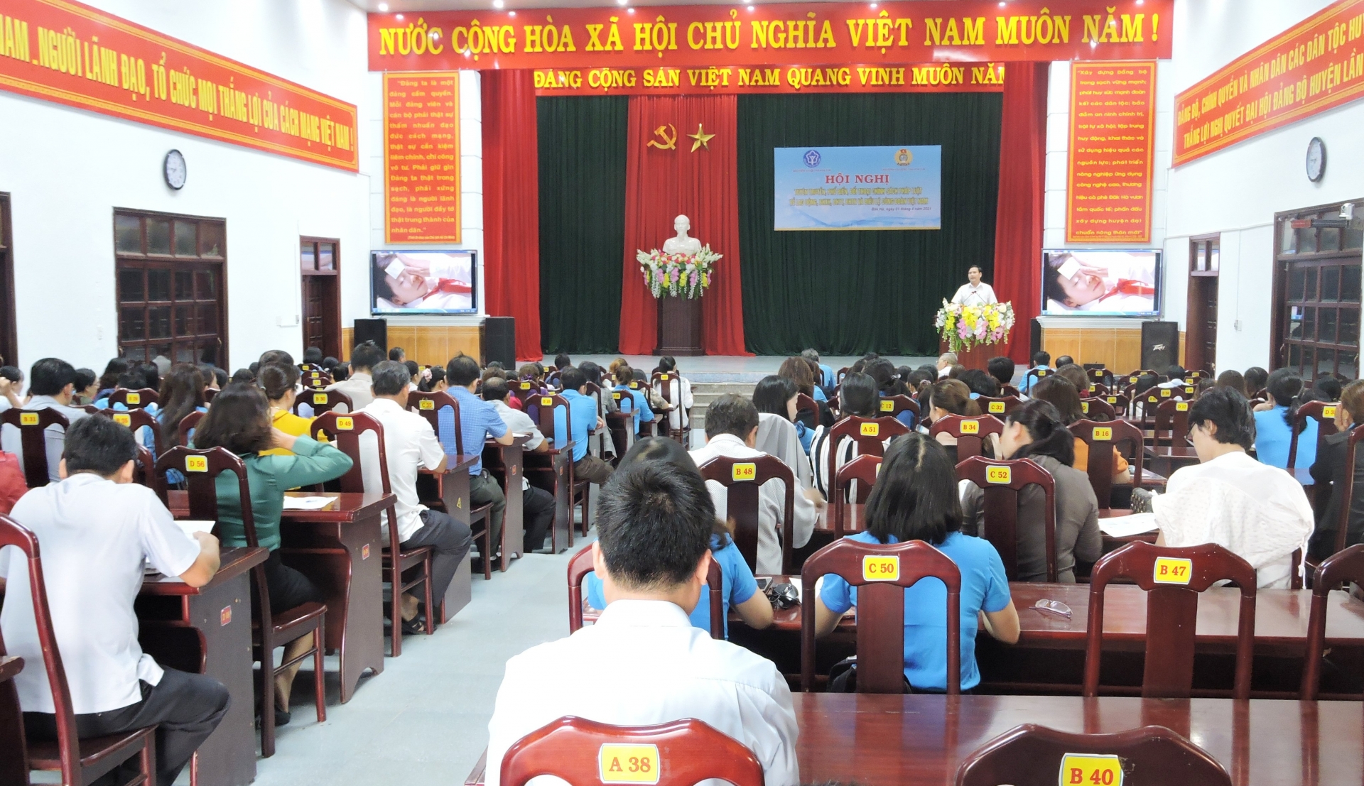 Kon Tum: LĐLĐ và BHXH tỉnh tăng cường phối hợp để bảo đảm quyền lợi cho người lao động Kon Tum: LĐLĐ và BHXH tỉnh tăng cường phối hợp để bảo đảm quyền lợi cho người lao động