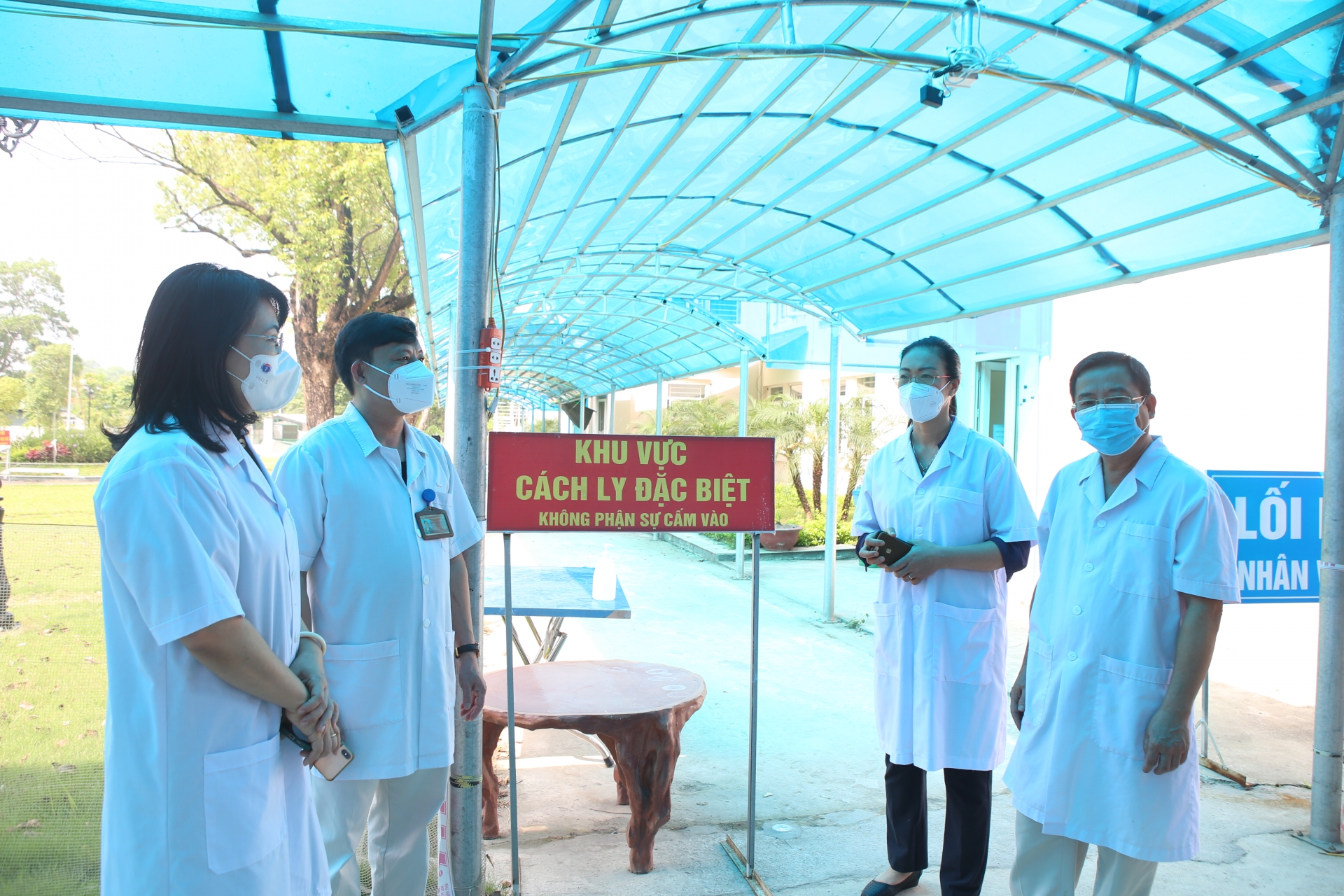 Trao quà cho người lao động mắc bệnh nghề nghiệp có hoàn cảnh khó khăn Trao quà cho người lao động mắc bệnh nghề nghiệp có hoàn cảnh khó khăn