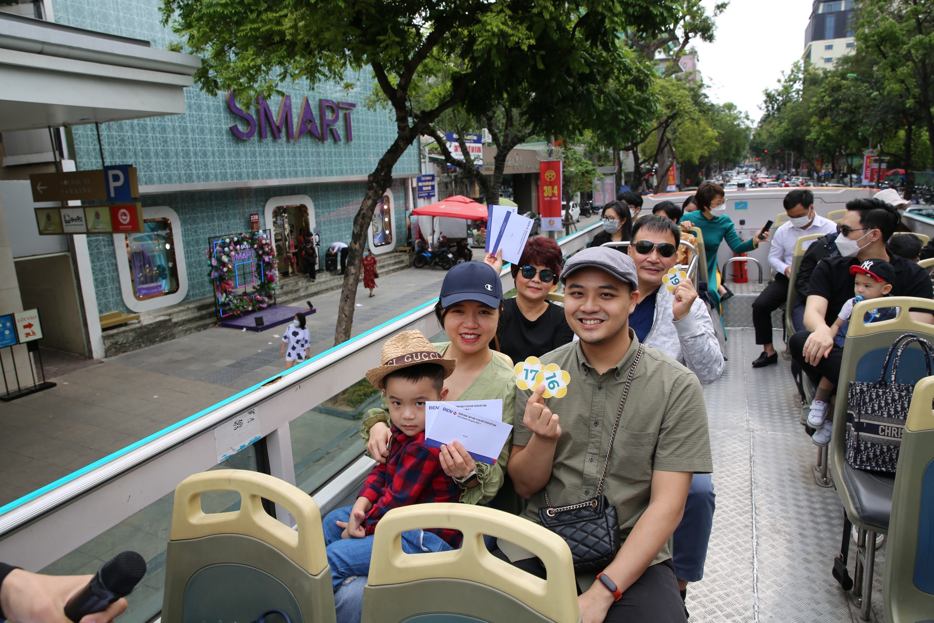 Trải nghiệm miễn phí xe bus 2 tầng xuyên Việt cùng BIDV