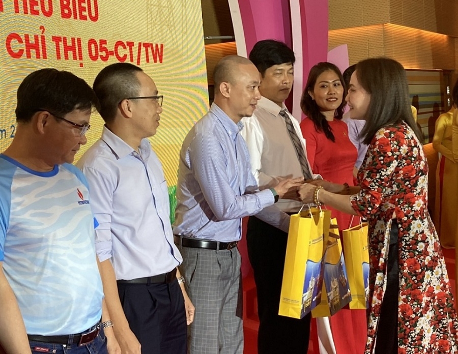 Công đoàn Dầu khí Việt Nam: Tôn vinh, hỗ trợ đoàn viên khó khăn trong Tháng công nhân