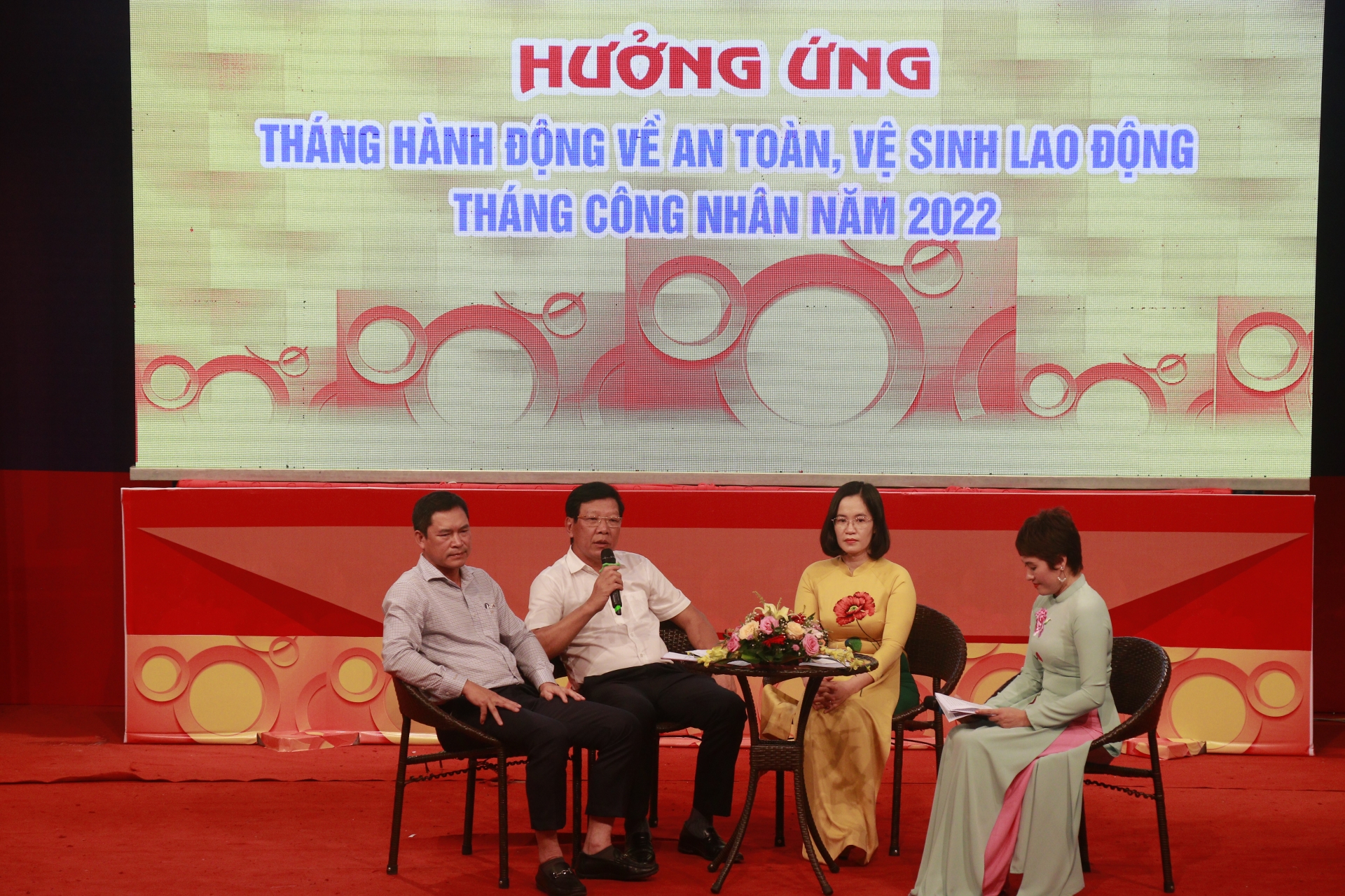 LĐLĐ tỉnh Quảng Bình hưởng ứng Tháng Hành động về ATVSLĐ và Tháng Công nhân LĐLĐ tỉnh Quảng Bình hưởng ứng Tháng Hành động về ATVSLĐ và Tháng Công nhân