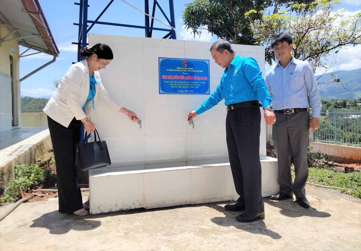 LĐLĐ Lâm Đồng: Đem niềm vui có nhà để ở, có nước sạch để dùng đến với đoàn viên, NLĐ