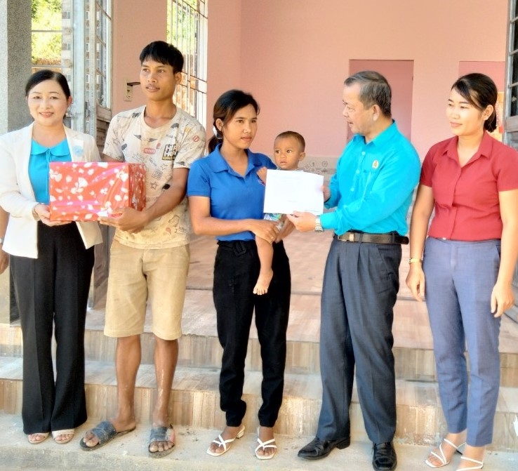 LĐLĐ Lâm Đồng: Đem niềm vui có nhà để ở, có nước sạch để dùng đến với đoàn viên, NLĐ