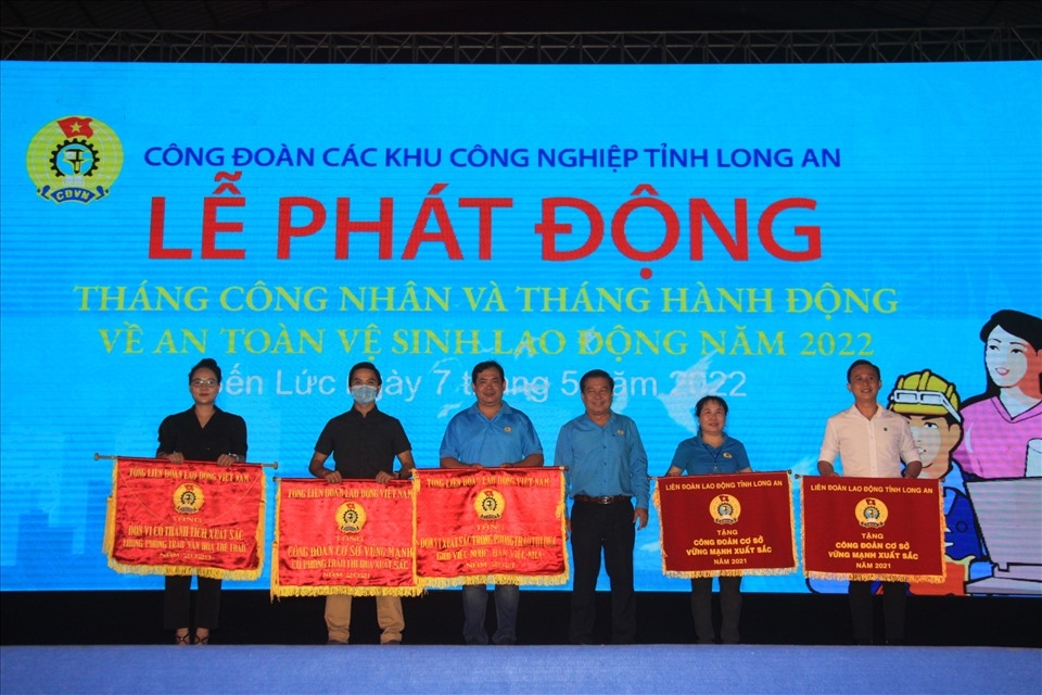 Công nhân được “xả stress” với chương trình của Công đoàn