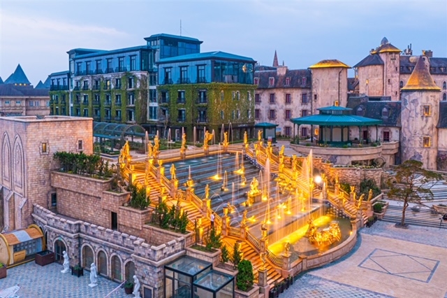undefined Sun World Ba Na Hills hóa xứ sở của những người khổng lồ