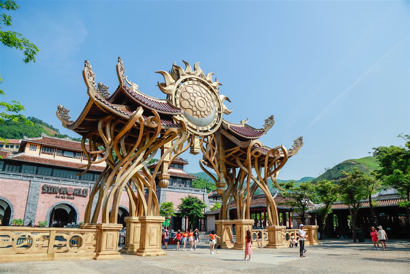 undefined Sun World Ba Na Hills hóa xứ sở của những người khổng lồ