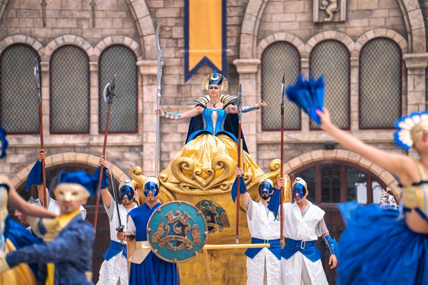 undefined Sun World Ba Na Hills hóa xứ sở của những người khổng lồ