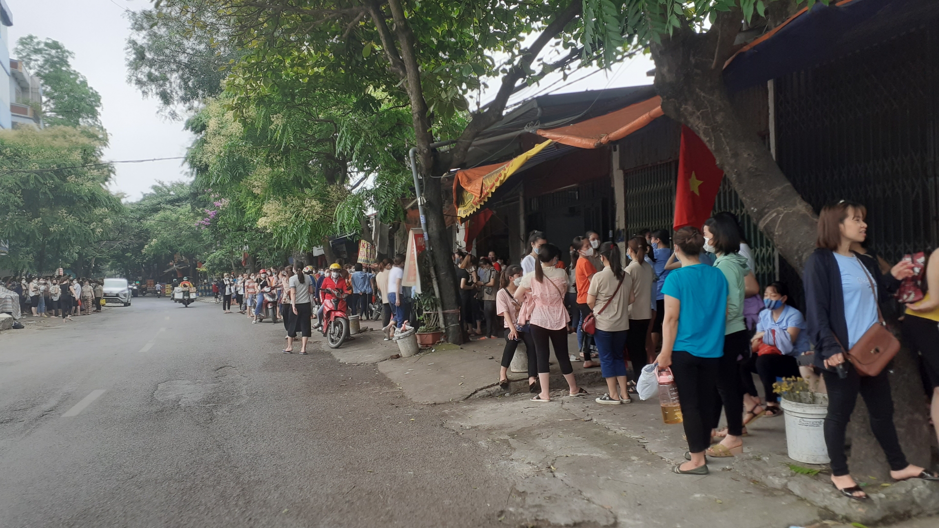 undefined Công nhân Công ty Việt Pacific ngừng việc tập thể