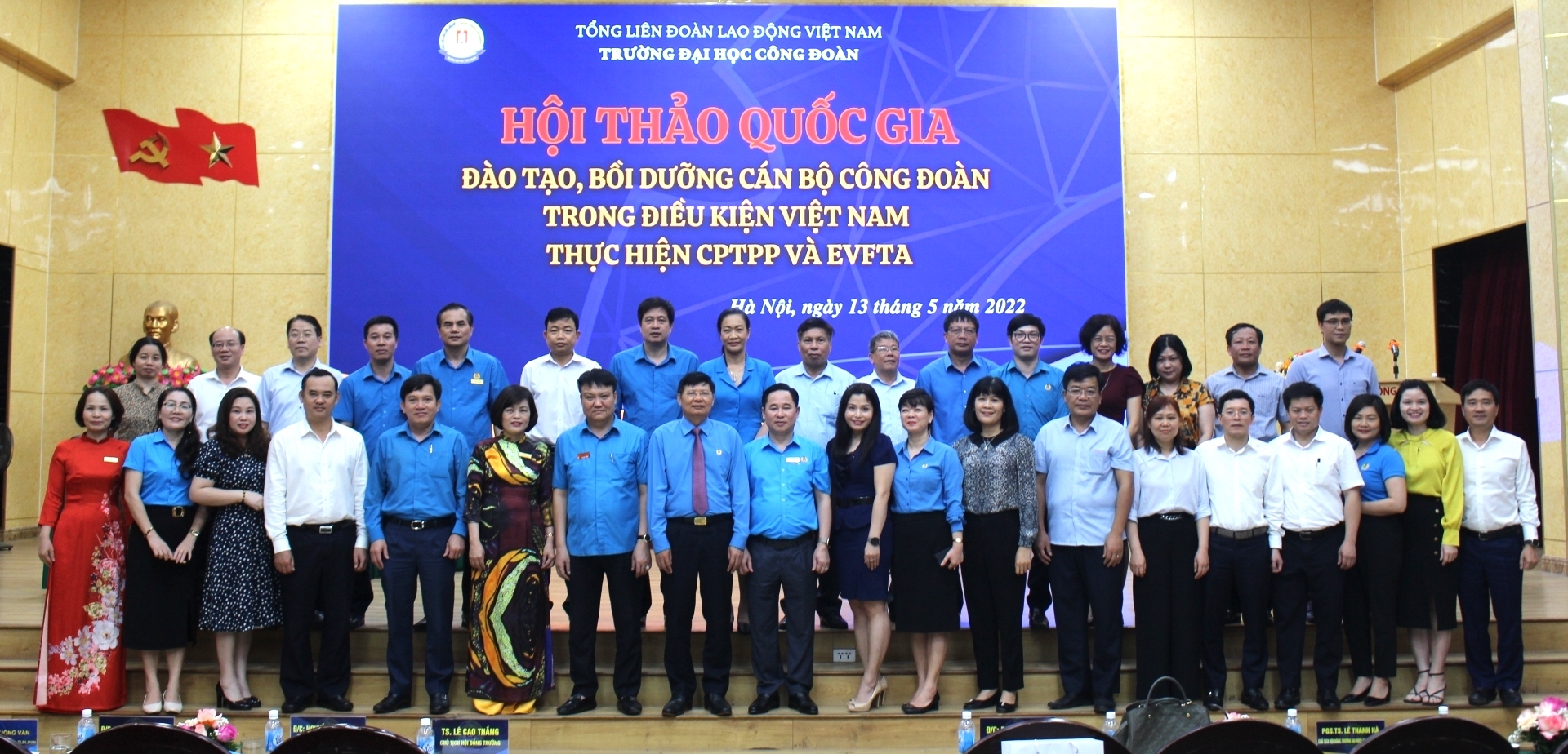 Nâng cao chất lượng cán bộ công đoàn thông qua đào tạo, bồi dưỡng Nâng cao chất lượng cán bộ công đoàn thông qua đào tạo, bồi dưỡng