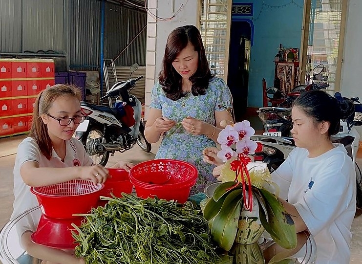 Nữ hiệu trưởng cùng công đoàn xây dựng mái nhà chung