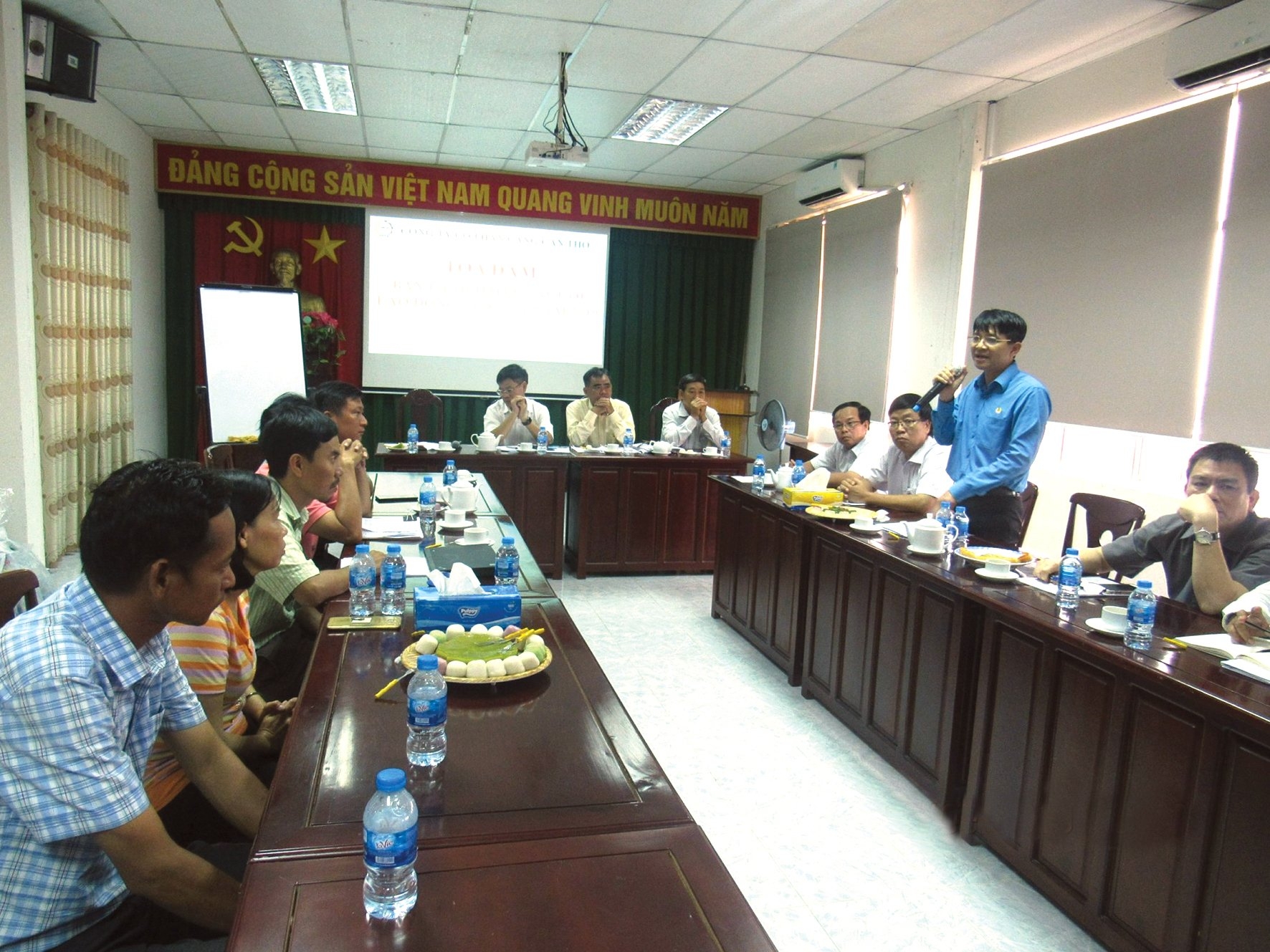 Thực hiện dân chủ ở cơ sở tại nơi làm việc: Đề xuất 6 giải pháp để thúc đẩy tiến trình Thực hiện dân chủ ở cơ sở tại nơi làm việc: Đề xuất 6 giải pháp để thúc đẩy tiến trình